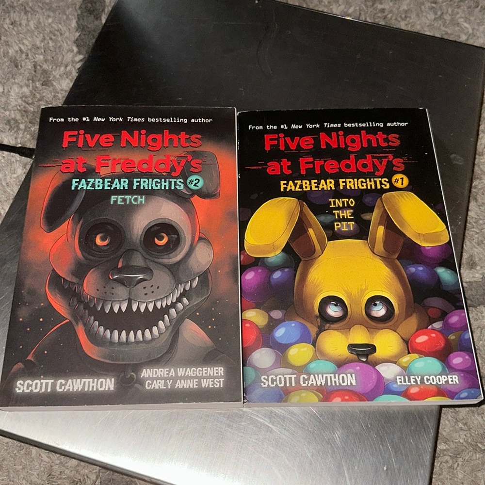 Five Nights at Freddy’s chapter books 1&2